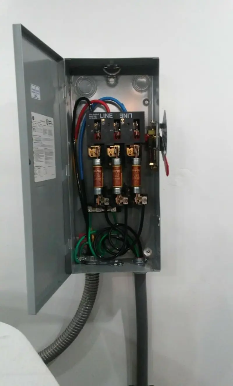 Three-phase disconnect switch installed for Smoke Detector Installation in Park Forest